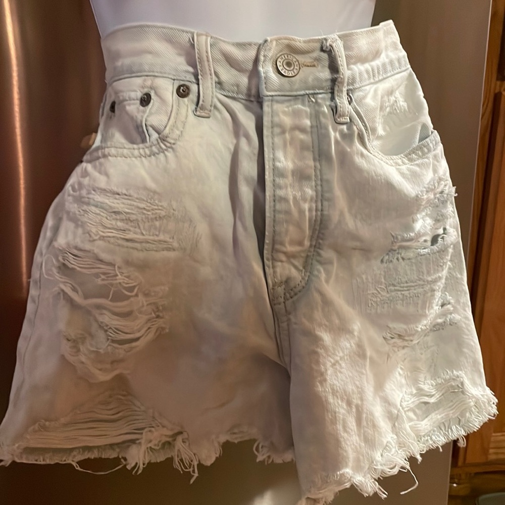 🚫SOLD🚫 AEO 90’s Boyfriend Distressed Shorts - Picture 5 of 17
